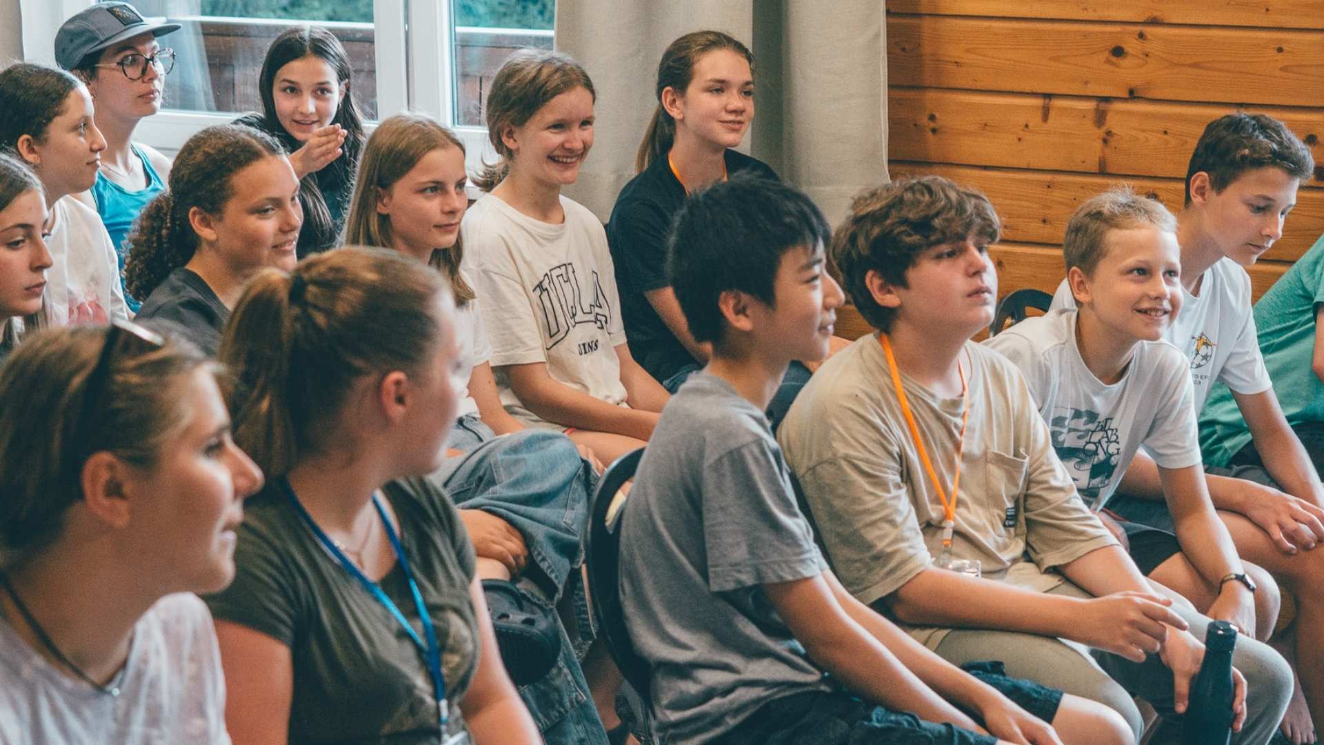 Große Gruppenspiele und Zusammenkünfte im English Camp sorgen immer für Lacher. 